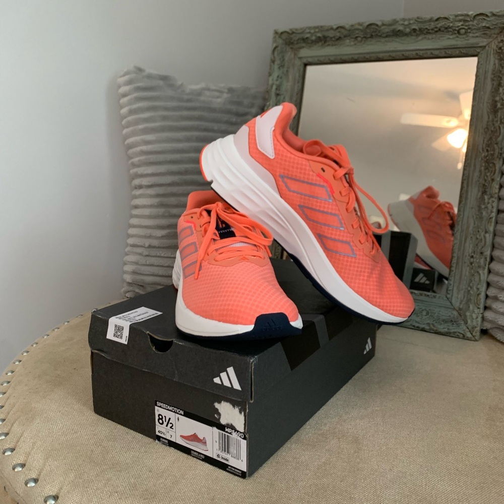 Adidas Speedmotion coral 8.5
